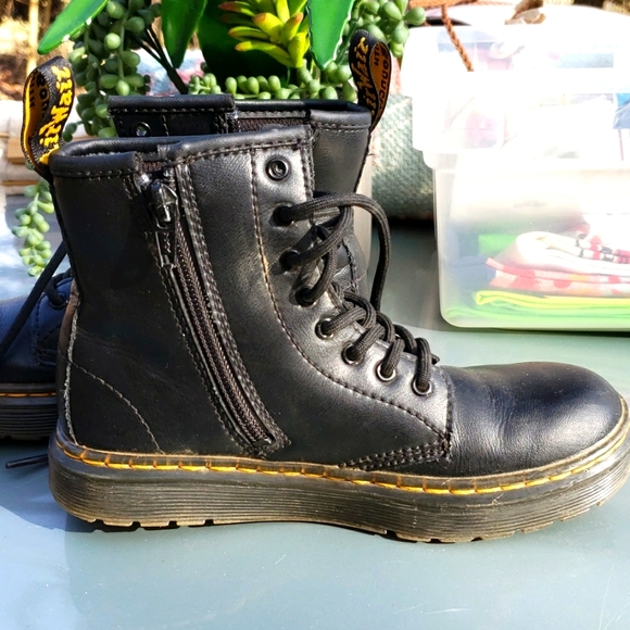 Kids Doc Martens Zavala  Black Leather combat boots sz US 1 / EU 32 - Picture 2 of 6